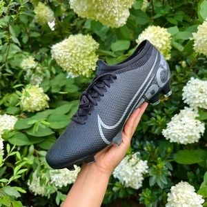 SOLD • Nike Mercurial Vapor 13 Pro FG Black Soccer Cleats, Size 9
